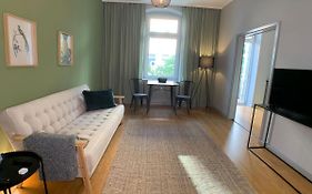 Modern And Elegant In Stadtfeld-Ost